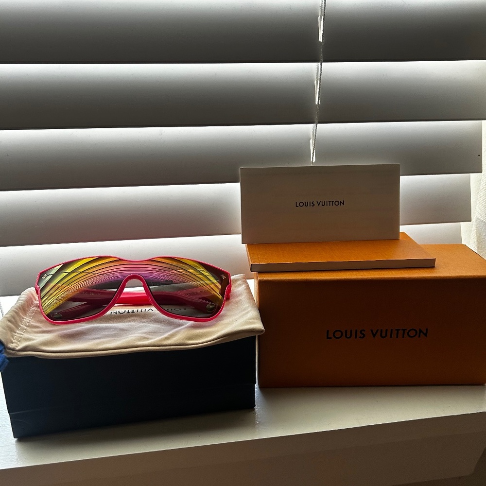 Louis Vuitton pink sunglasses
